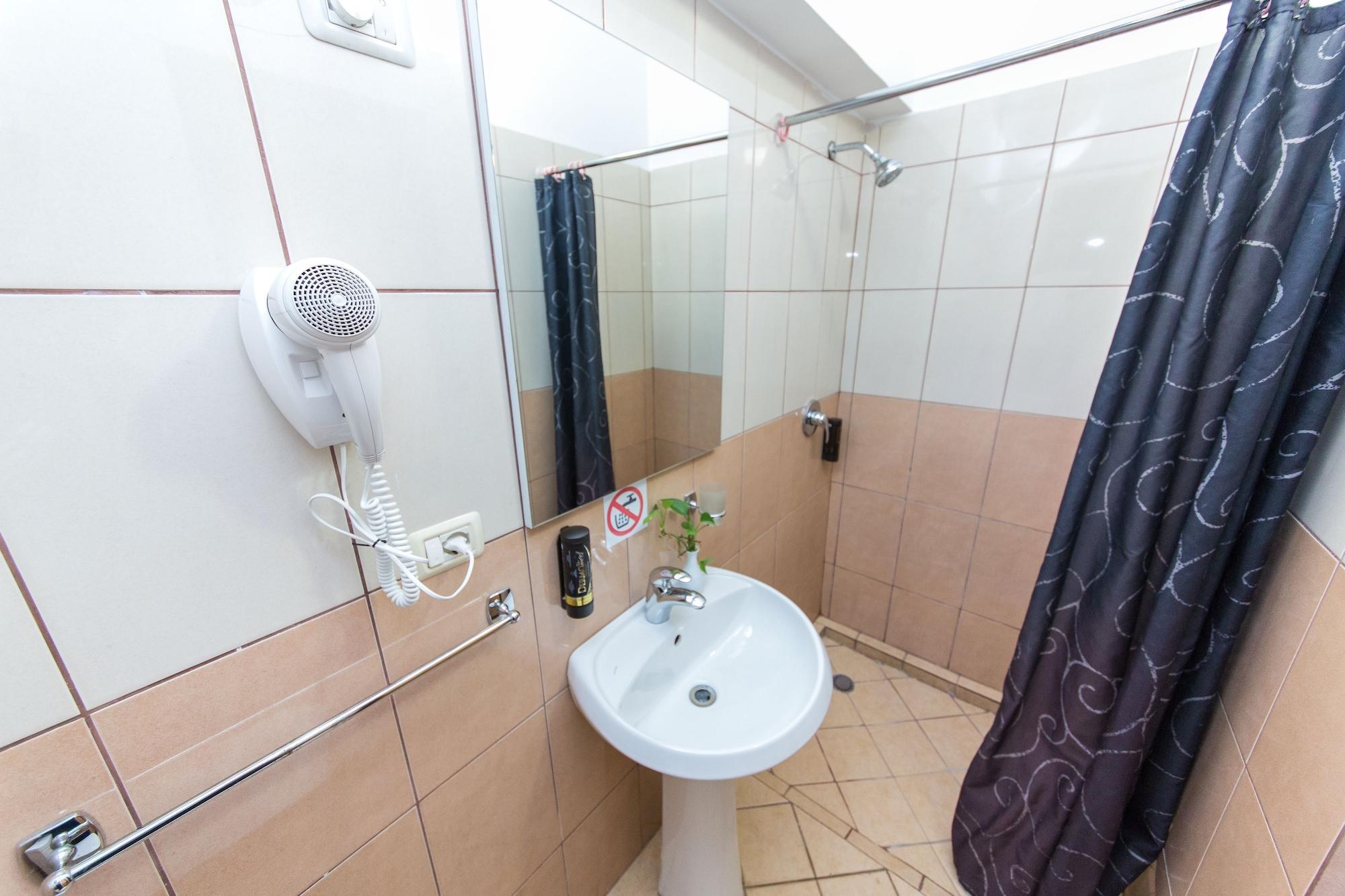 Hotel Baron Tirana Extérieur photo
