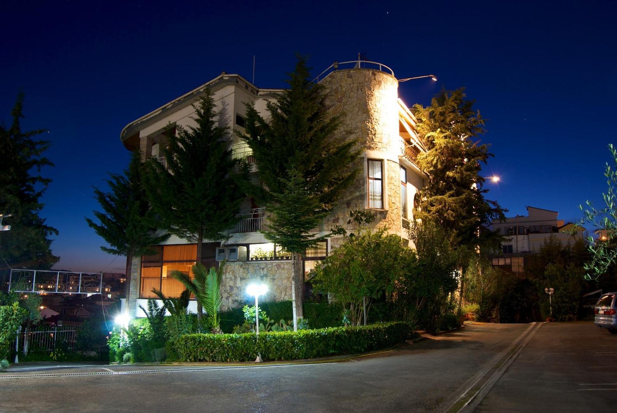 Hotel Baron Tirana Extérieur photo