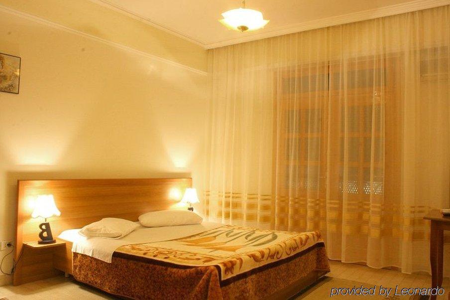 Hotel Baron Tirana Chambre photo