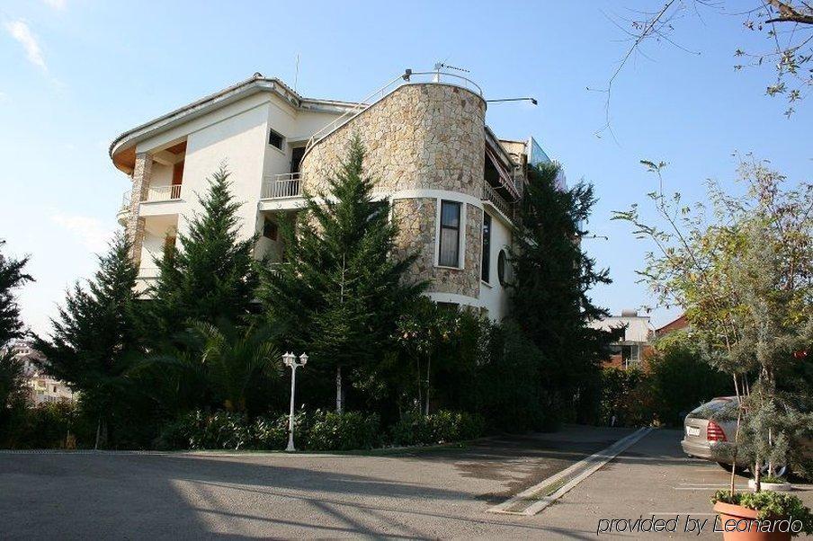 Hotel Baron Tirana Extérieur photo